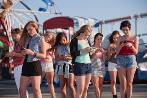 teenage-girls-on-phones.-jpg